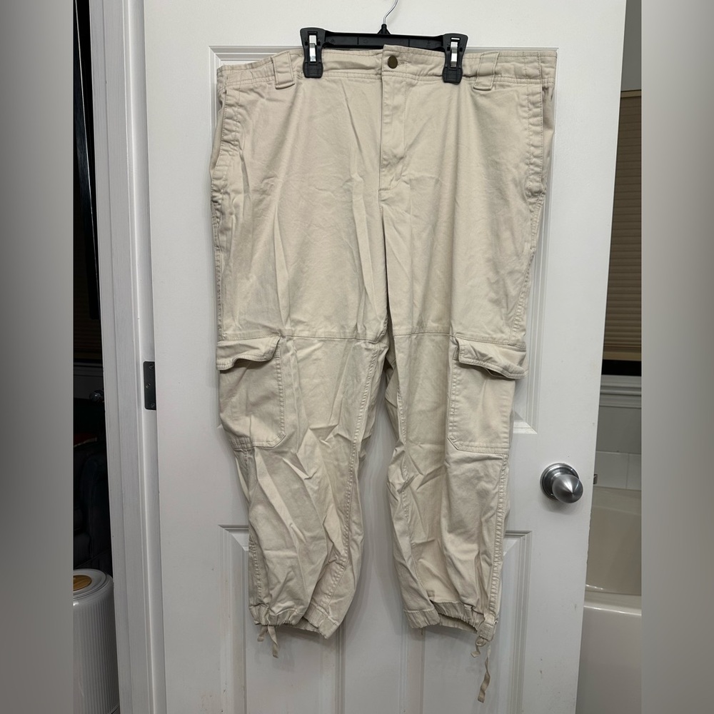 Old Navy Women’s khaki cargo capris size XXL